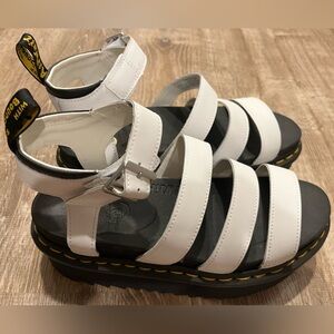 COPY - NWOT Dr. Martens Blaire platform sandals. Sz 9. White